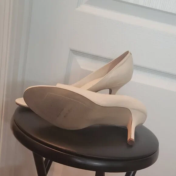 Like New! Peep toe Bone color Leather Heels (W) - Picture 2 of 4
